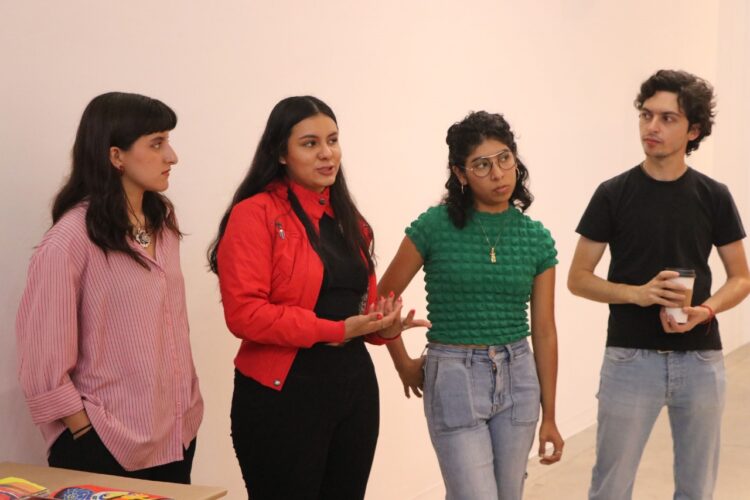 (Contra)literal: cinco miradas jóvenes de la realidad, a través de arte contemporáneo