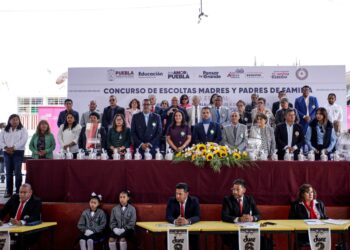 Preside Lupita Cuautle concurso de escoltas en Cacalotepec