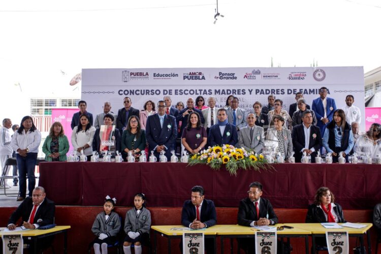 Preside Lupita Cuautle concurso de escoltas en Cacalotepec