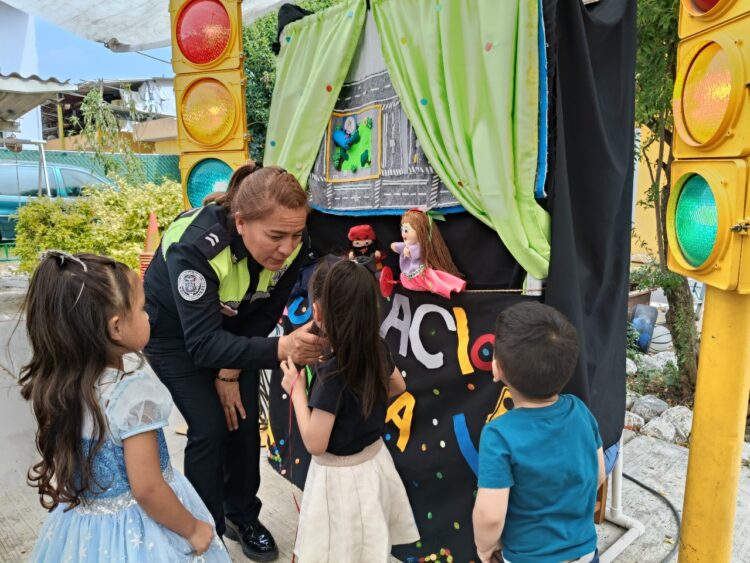 Policía de San Pedro Cholula promueve ciberseguridad infantil y educación vial a través de actividades lúdicas