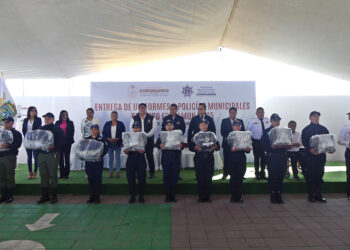 Con inversión de 2 mdp, entrega Armando Aguirre uniformes a policías de Coronango