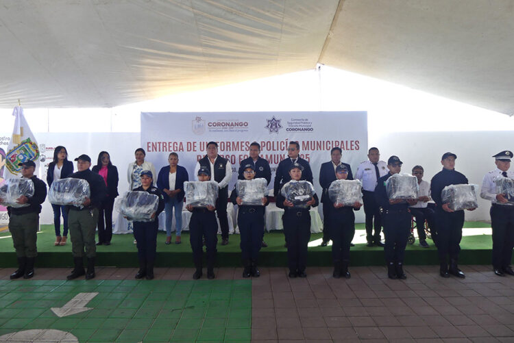 Con inversión de 2 mdp, entrega Armando Aguirre uniformes a policías de Coronango