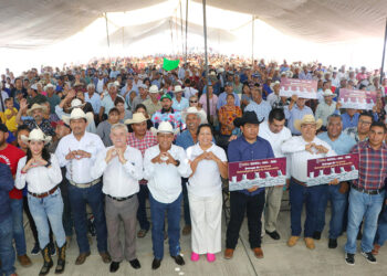 Entrega simultánea de apoyos fortalece la transformación del campo poblano
