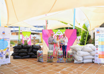 Entrega Marielise Budib tonelada y media de tapitas a la fundación una nueva esperanza