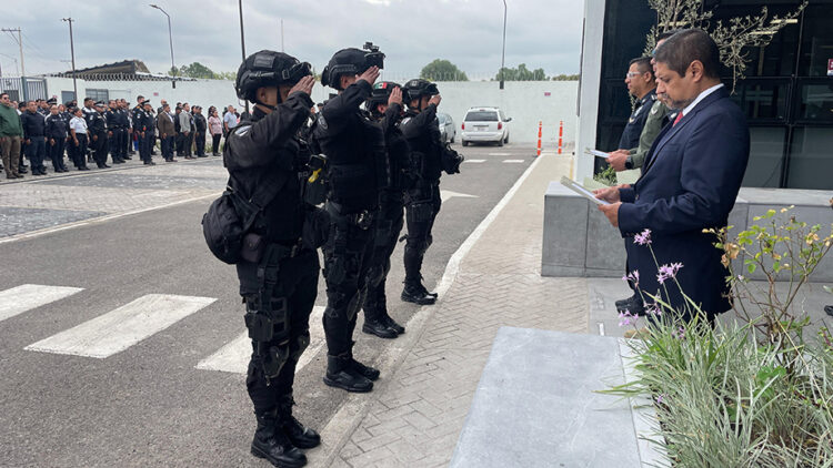 Elementos de la SSC reciben reconocimientos de la Marina, tras concluir capacitación