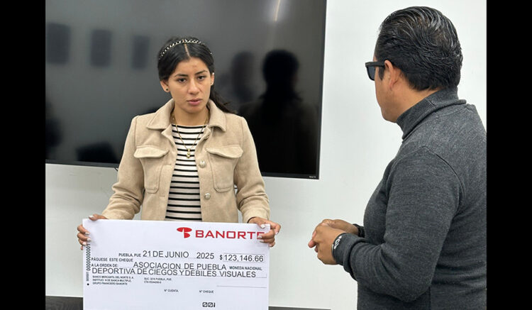 Apoyo histórico al equipo de Golbol poblano