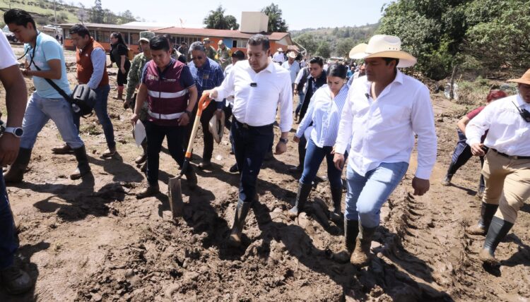 Gobernador Armenta y fuerzas de seguridad nacional, estatal y municipal atienden personalmente y compromete reposición de 70 viviendas afectadas por tromba
