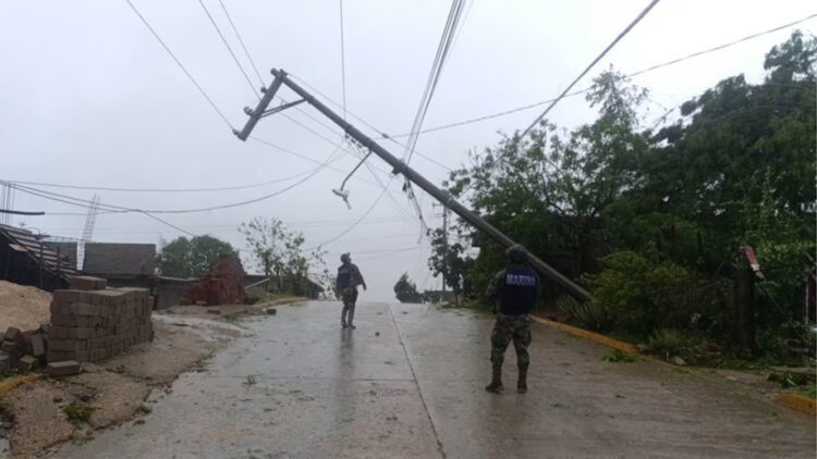 Erick dejó severos daños en municipios de Oaxaca y Guerrero