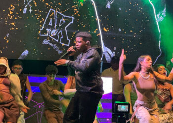 Oyeid King Debuta como Cantante en su Tierra Natal