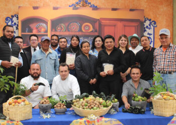 SADR y CANIRAC promueven consumo local de ingredientes para el Chile en Nogada