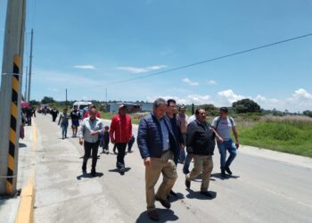 Inaugura electrificación en la colonia María Luisa Campos Adorno