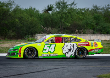 Contacto arruina el plan de Omar Jurado en NASCAR México Monterrey
