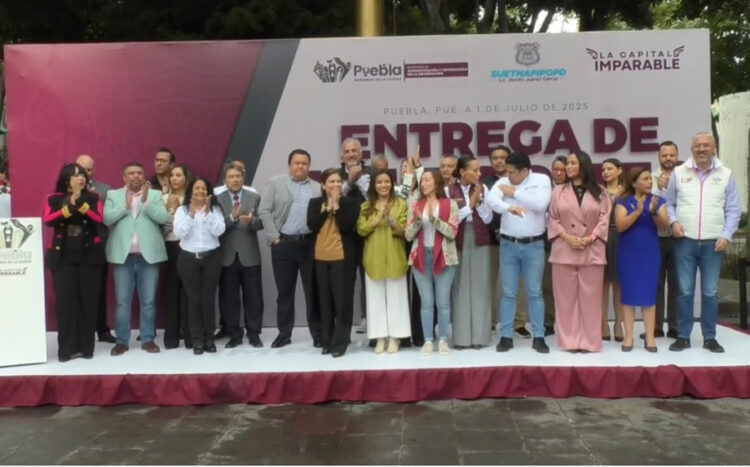 Entrega Gobierno de la Ciudad uniformes a integrantes del Sindicato del Ayuntamiento de Puebla