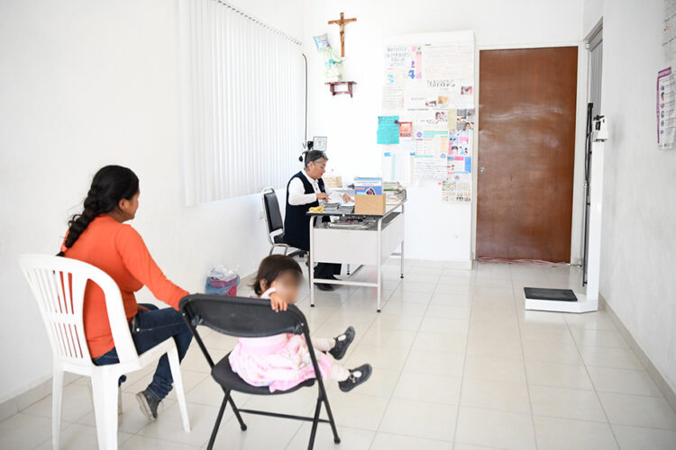 Fortalecen seguridad de la salud en Tehuacán con medicamentos e infraestructura