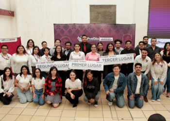 Egresada Anáhuac Puebla gana con proyecto de inclusión financiera en Jóvenes Imparables 2025