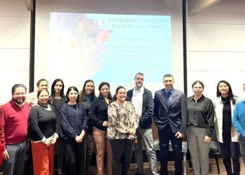 Entrega Gabriela Chumacero apoyos del Programa de Obra Comunitaria