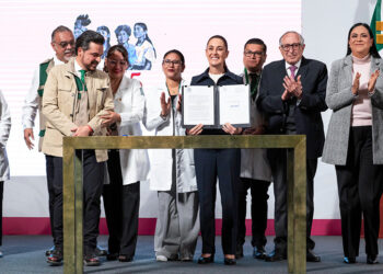 Presidenta firma decreto para incorporar hospitales y unidades médicas rurales al IMSS en beneficio de 10.8 millones de mexicanos