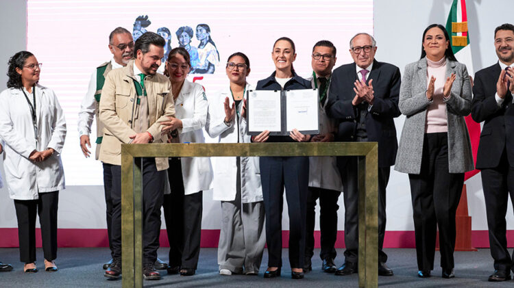 Presidenta firma decreto para incorporar hospitales y unidades médicas rurales al IMSS en beneficio de 10.8 millones de mexicanos