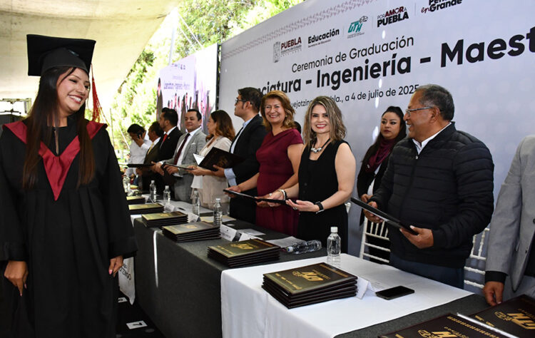 UTH egresa 628 profesionistas y reafirma consolidación en la formación de talento