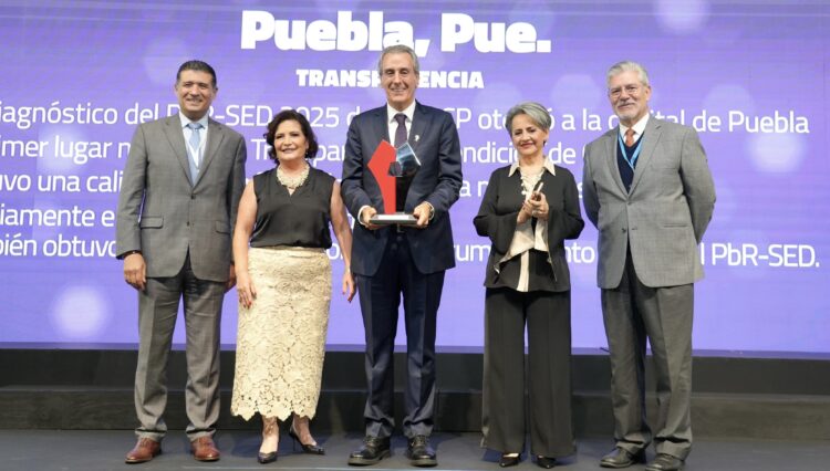 Recibe Pepe Chedraui reconocimiento por calificación perfecta e histórica en transparencia y rendición de cuentas