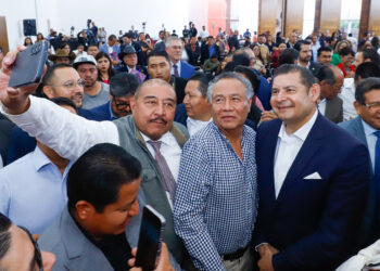 Gobierno de Puebla protege a migrantes con asesoría legal y acompañamiento en EUA