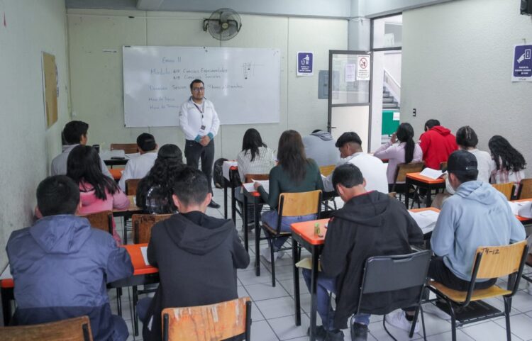 Aspirantes a UTTECAM realizan examen diagnóstico de ingreso