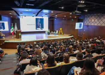 Estudiantes de la Anáhuac Puebla exploran la visión de moda sustentable de la mano de Fábrica de Punto