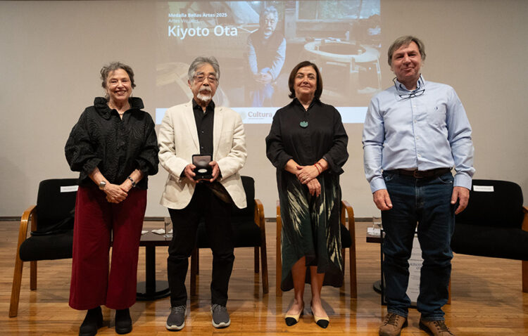 Kiyoto Ota, referente de la escultura contemporánea en México, recibe la medalla Bellas Artes 2025