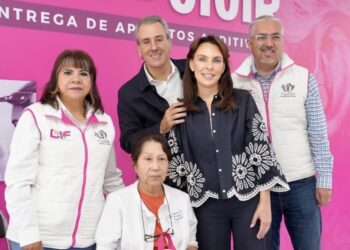 Entregan Pepe Chedraui y MariElise Budib aparatos auditivos a personas con discapacidad