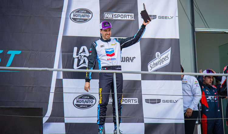 José Arellano subió al podio en el Autódromo Hermanos Rodríguez