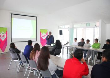 Promueve DIF Puebla capital plática de emprendedurismo en estudiantes del bachillerato híbrido