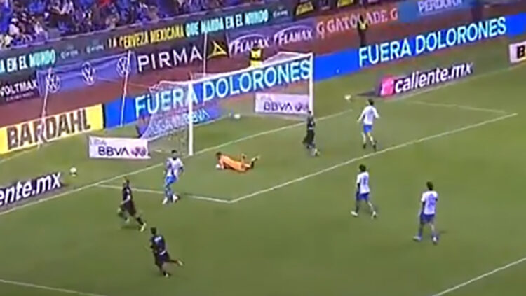 Puebla pierde ante Rayados por goleada 4-2