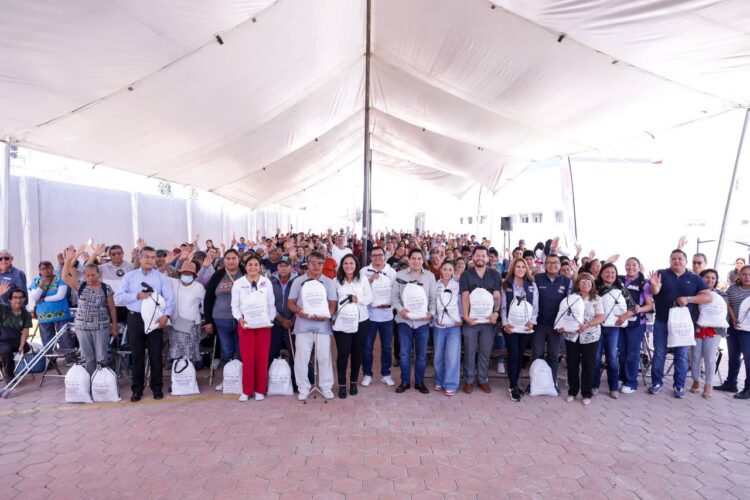 Entrega Lupita Cuautle apoyos alimentarios en coordinación con el SEDIF