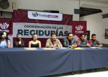 Invita regidor a función estelar de lucha libre femenil