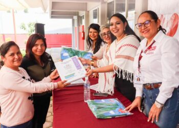 Entrega Tonantzin Fernández Carpetas de Protección Civil a CAIC’s del municipio