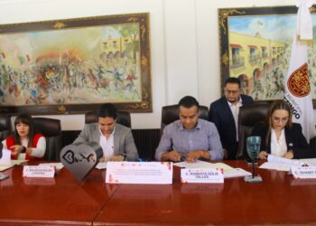 Roberto Solís y Shamy Spezia firman convenio con «Operation Smile México» para cirugías gratuitas de labio leporino y paladar hendido