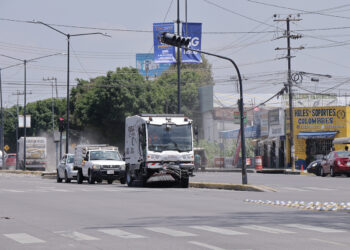 Intensifica Gobierno Estatal barrido mecánico en Puebla Capital para mejorar imagen urbana
