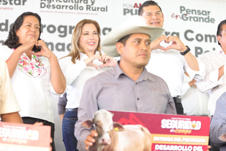 Gobierno de Puebla fortalece con certeza el campo en región de Atlixco