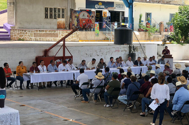 Gestionan ante la presidencia apoyos para Tecomatlán