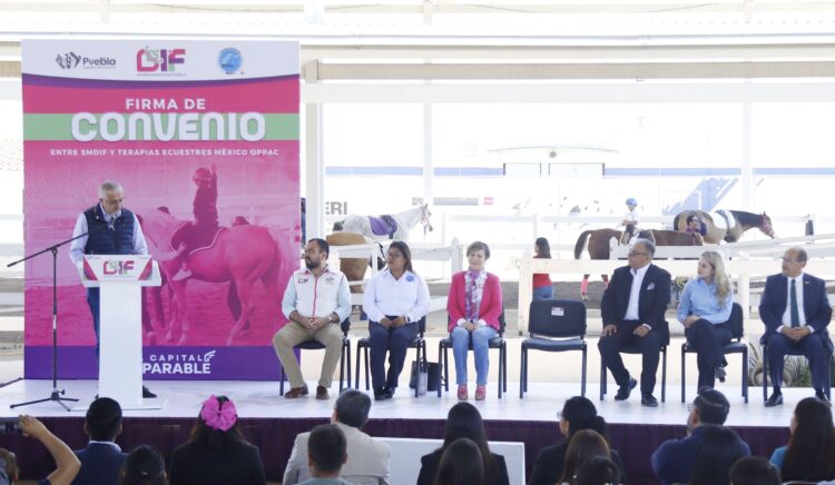 Firma SMDIF convenio de colaboración con terapias ecuestres México