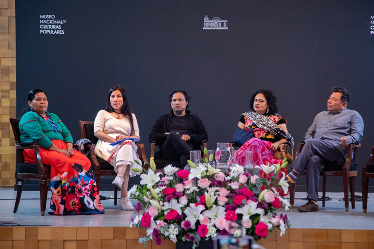 Margarita León recibe el premio Nezahualcóyotl de literatura en lenguas mexicanas 2025 por su obra Pothe/Manantial