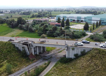 Secretaría de Infraestructura efectúa cierre temporal en acceso al aeropuerto por socavón