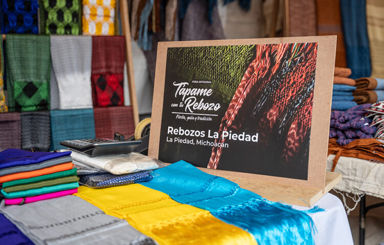 Entre colores y texturas, inicia la feria artesanal “Tápame con tu rebozo. fiesta, gala y tradición”