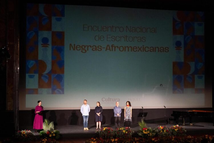 Por primera vez, escritoras negras-afromexicanas se apoderan con su voz del Palacio de Bellas Artes