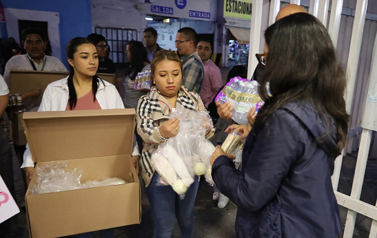 Voluntariado de Anticorrupción apoya a familias en IMSS San José