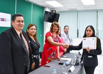 Estudiantes de UTH concluyen clases espejo con la UTP de Perú