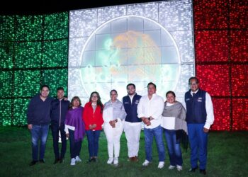 San Andrés Cholula se ilumina con espíritu patrio