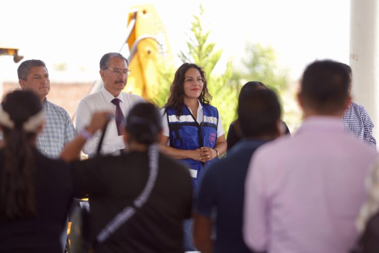 Arranca Lupita Cuautle construcción de aulas en San Antonio Cacalotepec
