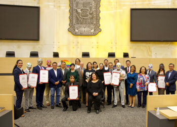 Entrega Congreso reconocimiento “Orgullo Poblano” a integrantes de lucha libre y familia Lutteroth