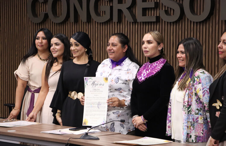 Congreso del Estado fue sede del 3er aniversario del colectivo Por las Mujeres de Puebla